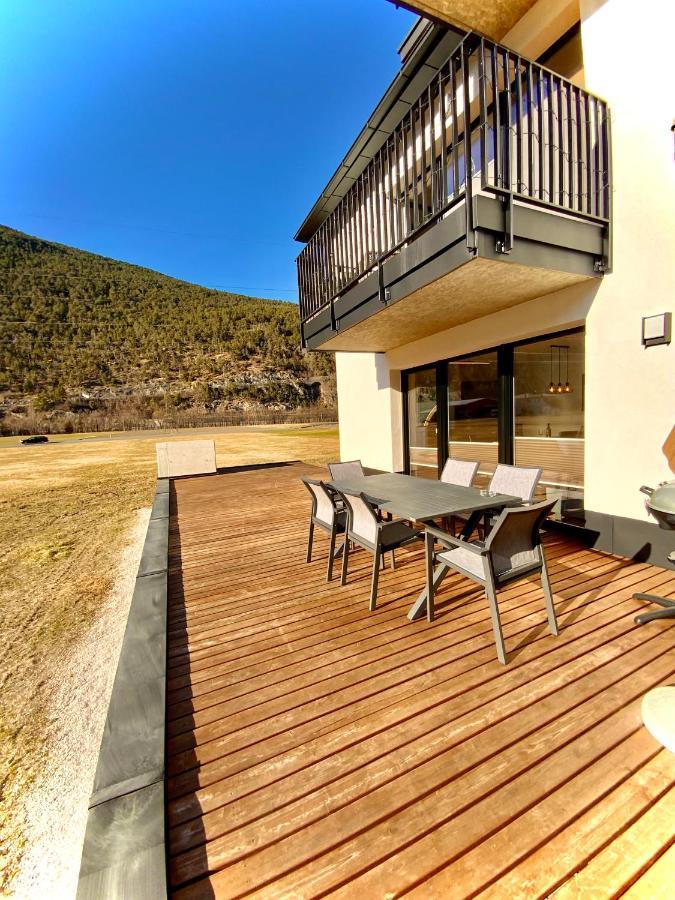 Deluxefort Fuer 10 Gaeste Mit Eigenem Whirlpool Und Fasssauna Imst Esterno foto