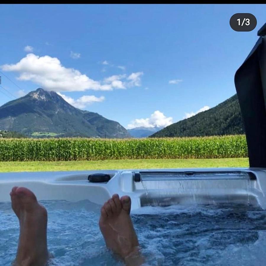 Deluxefort Fuer 10 Gaeste Mit Eigenem Whirlpool Und Fasssauna Imst Esterno foto